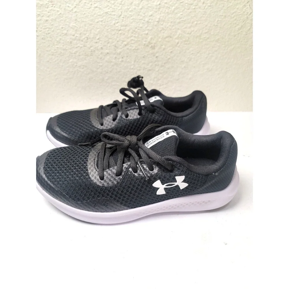 NWOT Under Armour Youth 5 unisex Running Shoes Black‎ Mesh Grunge Athletic
